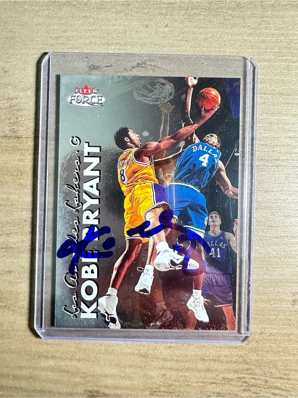 Kobe Bryant Autographed 2000 Fleer Force #2 Basketball Card. Signed. LA Lakers.
